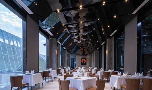 一晚八万仍一房难求 雾都这家民宿凭顶级餐饮服务征服评委